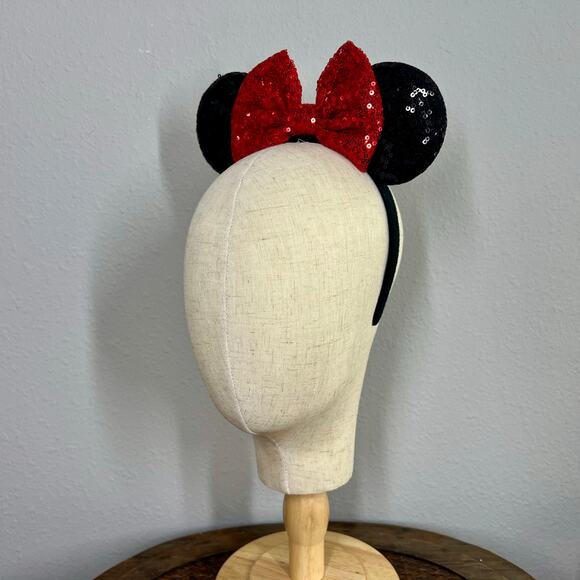 Classic Minnie Mouse Mommy & Me Ears | Disney-Inspired Mouse Ears Headband Set - Picture 4 of 11